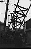 鉄骨建て方2.2本目のマストをクレーンで吊る